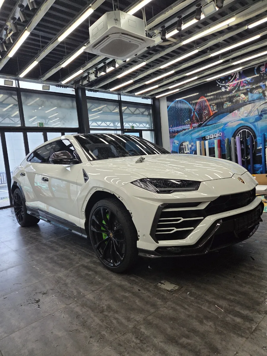 Lamborghini Urusのカーラッピング事例|費用目安・仕上がり 施工写真 2-1