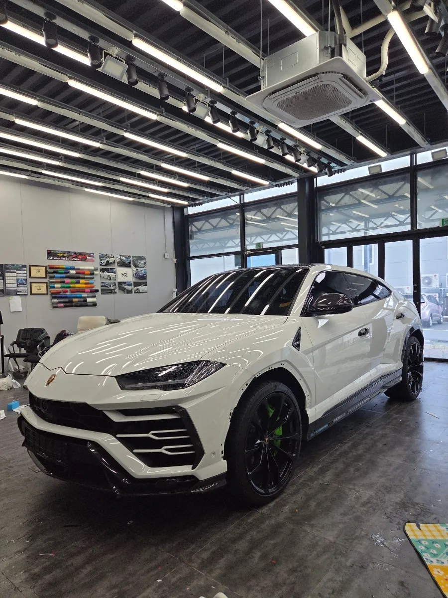 Lamborghini Urusのカーラッピング事例|費用目安・仕上がり 施工写真 3-1
