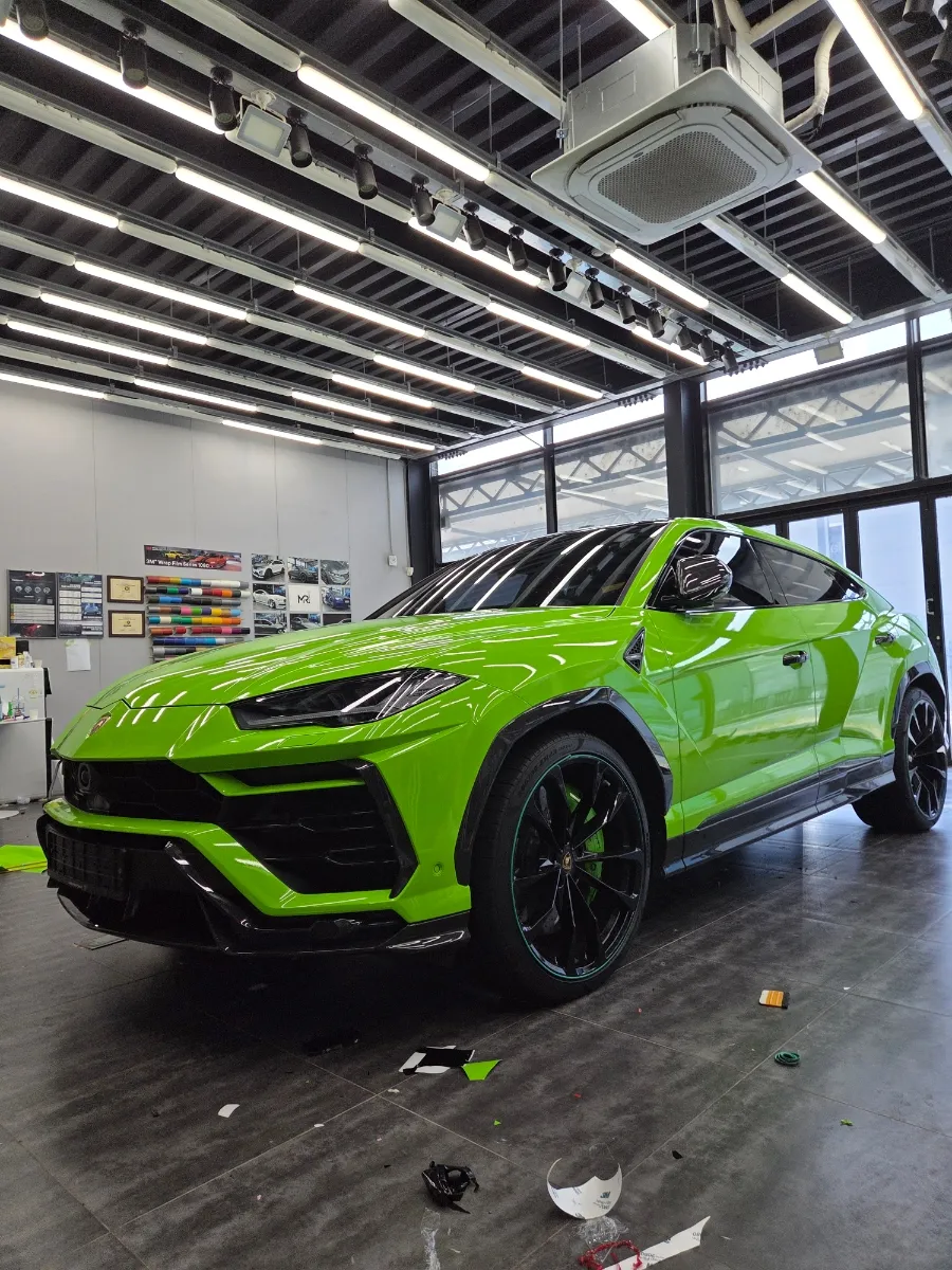 Lamborghini Urusのカーラッピング事例|費用目安・仕上がり 施工写真 2-3