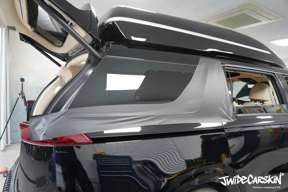 Kia Carnival Hi-Limousine vinyl wrap - Kia Carnival Vinyl Wrap Review: Chrome Delete for a Bold Look photo 3