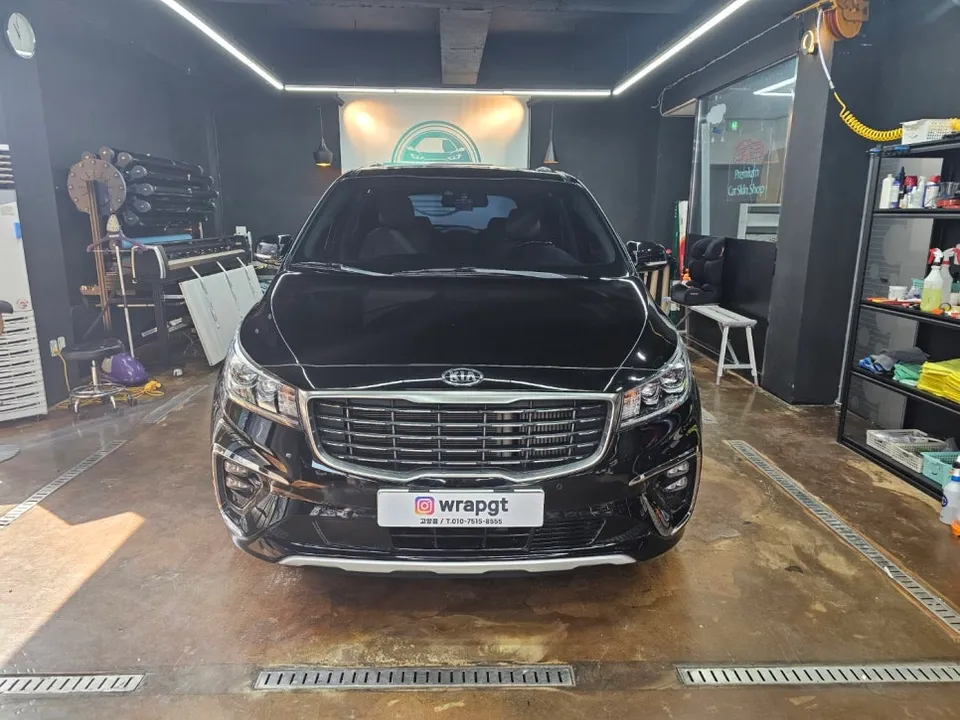 Kia Carnival KA4のカーフィルム施工事例：費用目安と仕上がり 写真