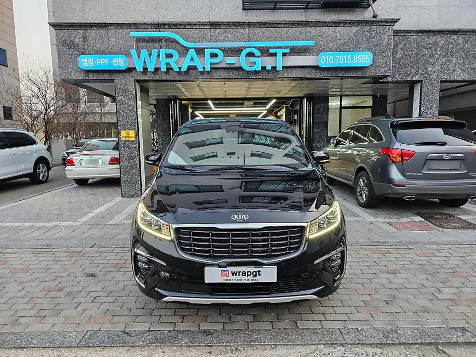 Kia Carnival KA4のカーフィルム施工事例:費用目安と仕上がり 施工写真 1-1