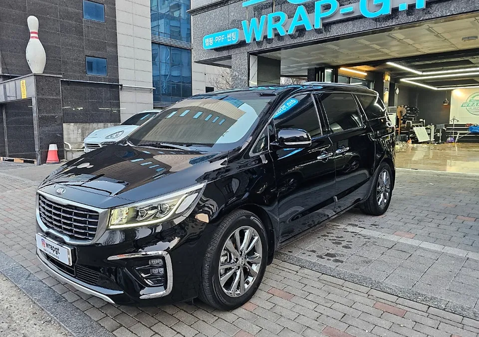 Kia Carnival KA4のカーフィルム施工事例:費用目安と仕上がり 施工写真 3-1