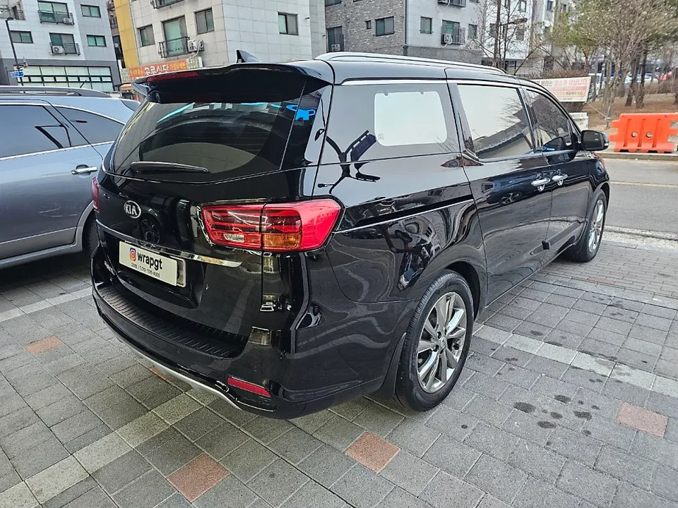 Kia Carnival KA4のカーフィルム施工事例:費用目安と仕上がり 施工写真 2-2