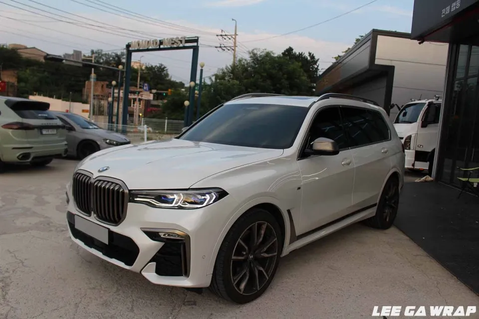 BMW X7のカーラッピング事例|費用目安・仕上がり 施工写真 2-2