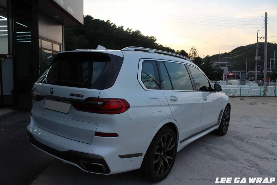 BMW X7のカーラッピング事例|費用目安・仕上がり 施工写真 3-3