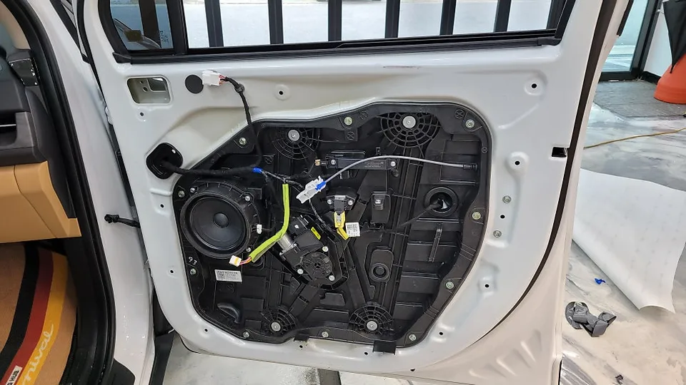 Kia Carnival vinyl wrap - Kia Carnival Vinyl Wrap Review: Color Change Cost & Results photo 4