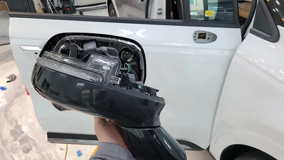 Kia Carnivalのカーラッピング事例 施工写真 4-1
