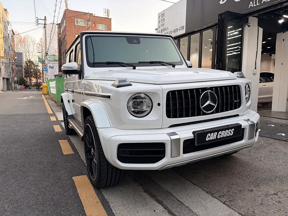 Mercedes-Benz G63 AMG スペアタイヤカバーのラッピング事例 施工写真 2-1