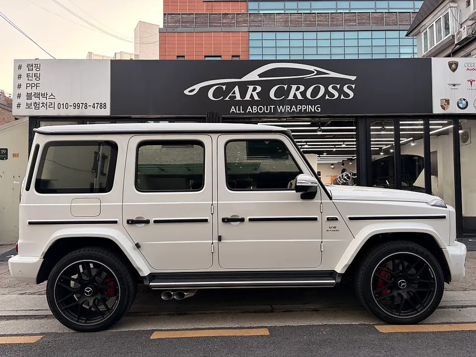 Mercedes-Benz G63 AMG スペアタイヤカバーのラッピング事例 施工写真 3-1