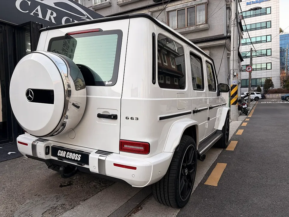 Mercedes-Benz G63 AMG スペアタイヤカバーのラッピング事例 施工写真 4-1