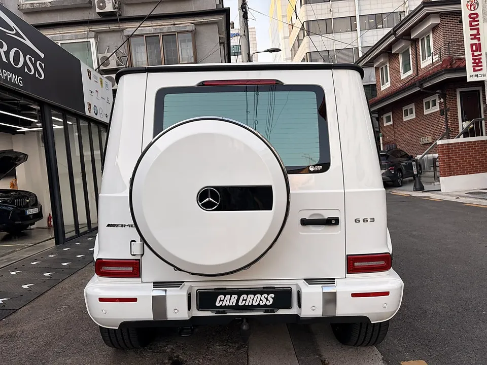Mercedes-Benz G63 AMG スペアタイヤカバーのラッピング事例 施工写真 1-2
