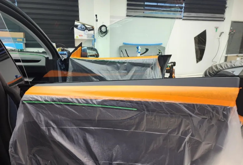 Tesla Model Yのカーフィルム施工事例 施工写真 4-1