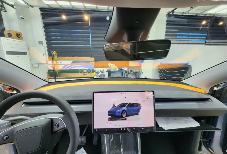 Tesla Model Yのカーフィルム施工事例 施工写真 1-2