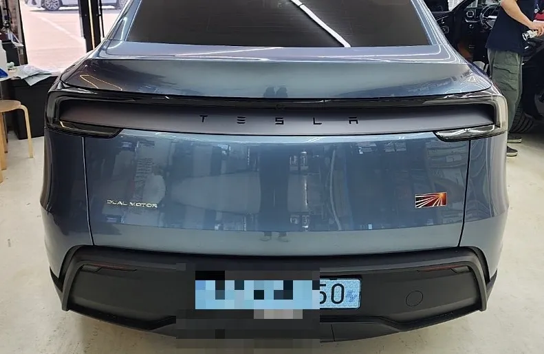 Tesla Model Yのカーフィルム施工事例 施工写真 4-2