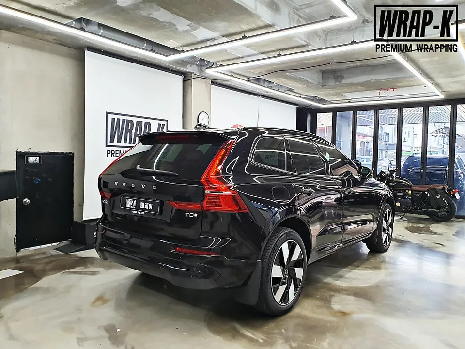 Volvo XC60 vinyl wrap - Volvo XC60 Vinyl Wrap Review: Chrome Delete for Black Edition photo 4