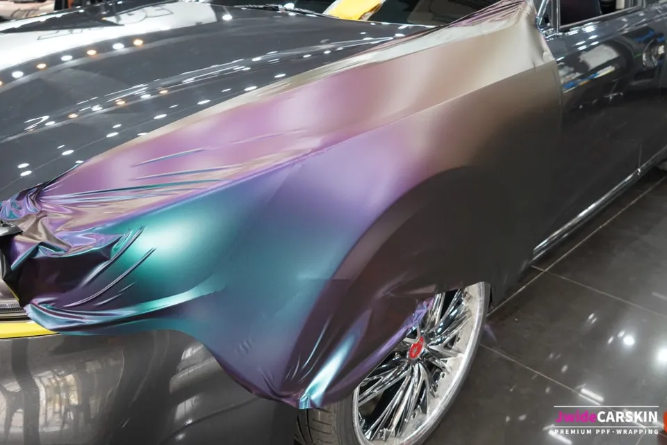 Kia K7のカーラッピング事例 施工写真 1-2