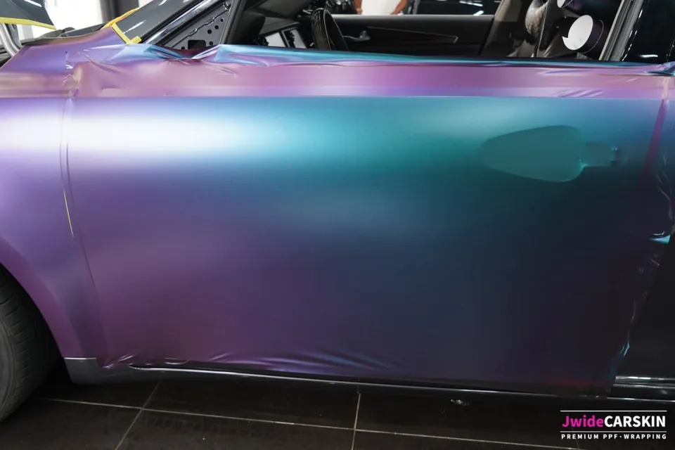 Kia K7のカーラッピング事例 施工写真 2-2