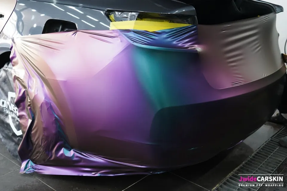 Kia K7のカーラッピング事例 施工写真 4-2