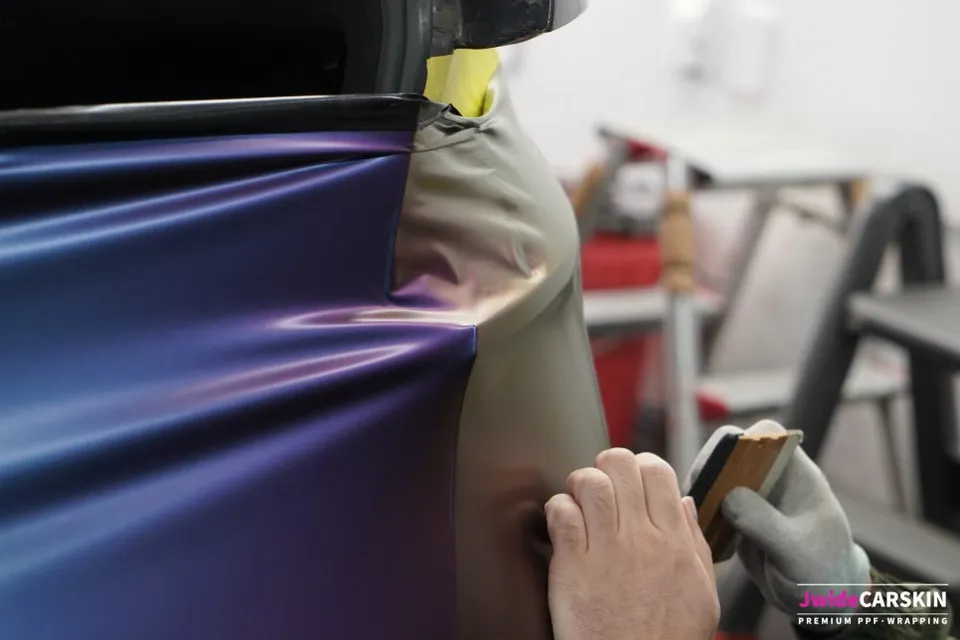 Kia K7のカーラッピング事例 施工写真 1-3