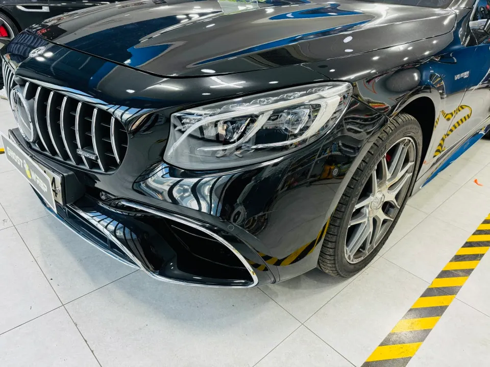 Mercedes-Benz S63 AMGのカーラッピング事例：傷隠しとドレスアップ 施工写真 1-1