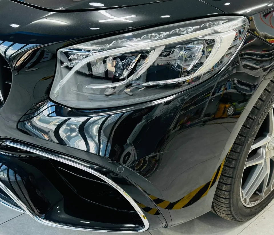 Mercedes-Benz S63 AMGのカーラッピング事例：傷隠しとドレスアップ 施工写真 2-1
