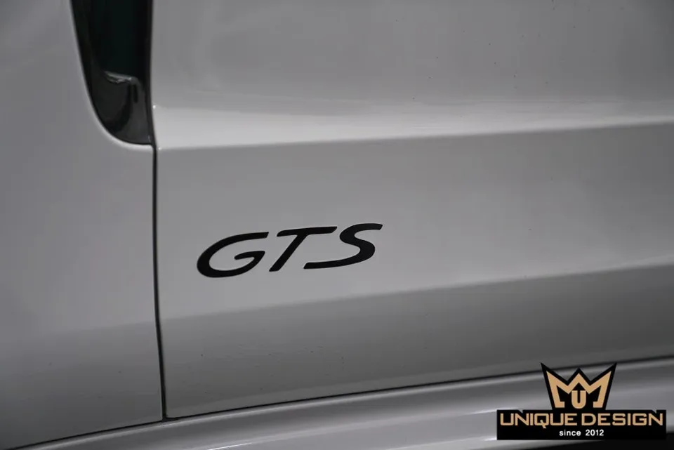 ポルシェ パナメーラ GTS カーラッピング事例|ロゴ再現 施工写真 2-3