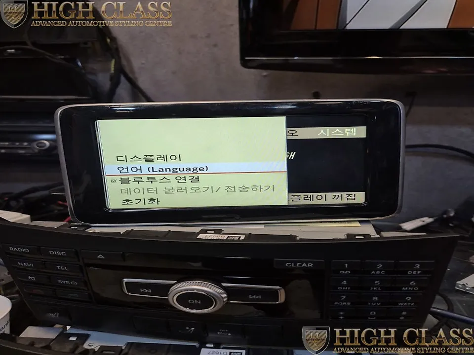 メルセデス・ベンツ Eクラス W212 カーラッピング事例 施工写真 2-2