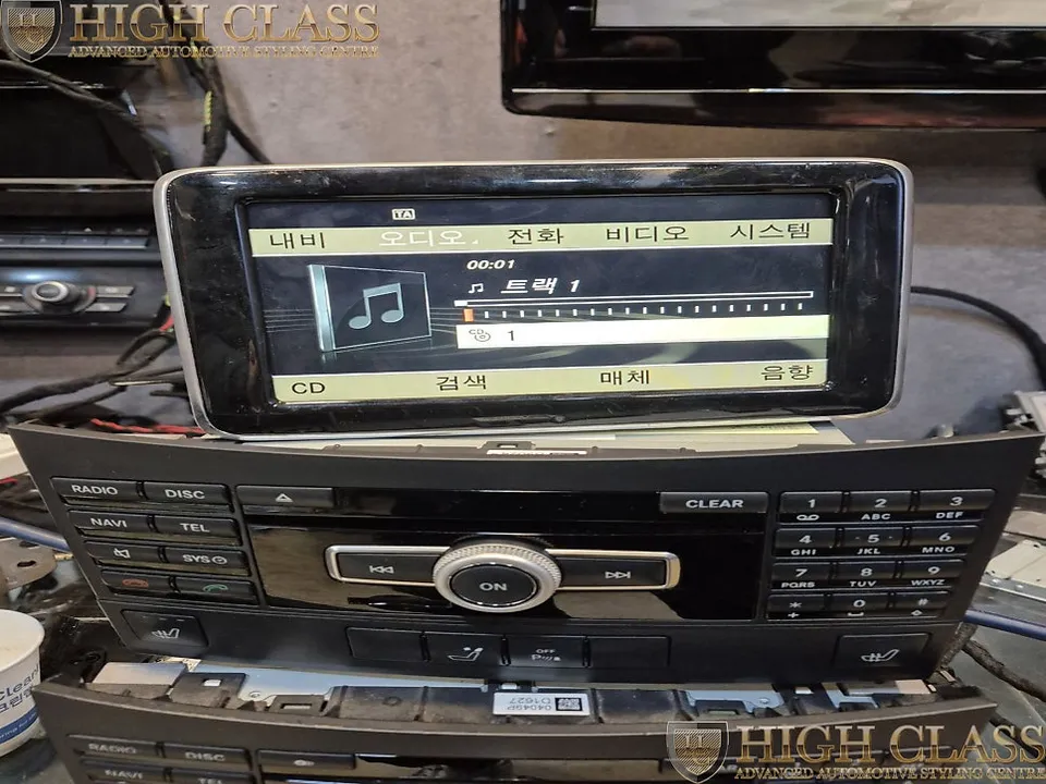 メルセデス・ベンツ Eクラス W212 カーラッピング事例 施工写真 3-2