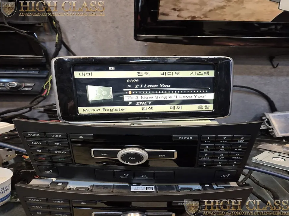 メルセデス・ベンツ Eクラス W212 カーラッピング事例 施工写真 1-3