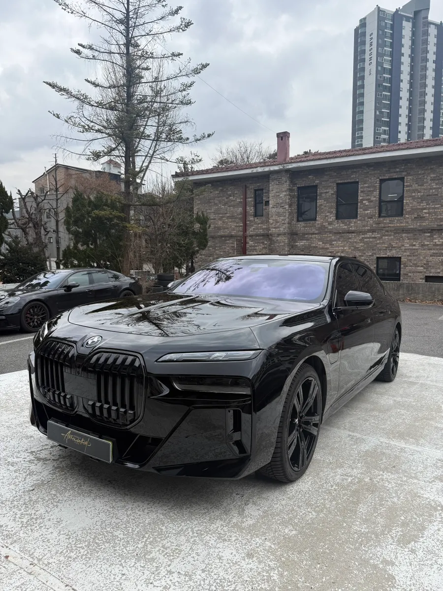 BMW 7 SeriesのブラックPPF施工事例|高級感と保護効果 施工写真 3-3