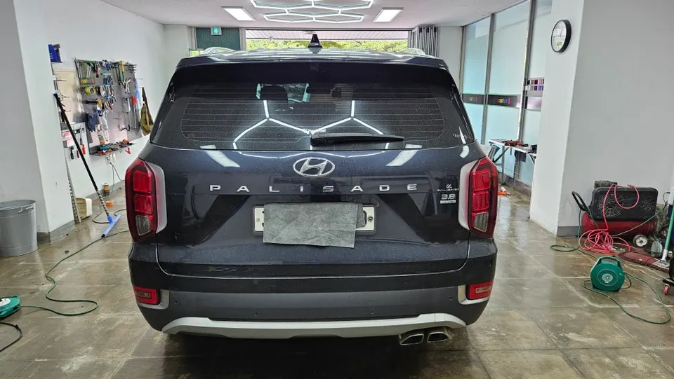 Hyundai Palisadeのドライブレコーダー取付事例 施工写真 3-1