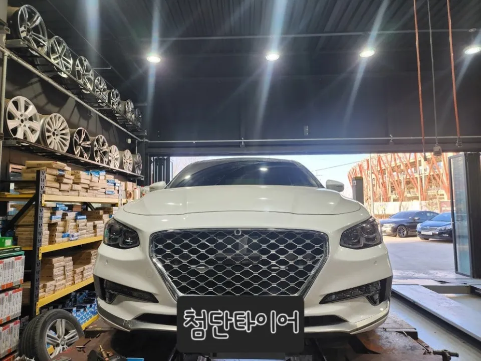 Hyundai Grandeur IGのホイールリペア・塗装事例 施工写真 2
