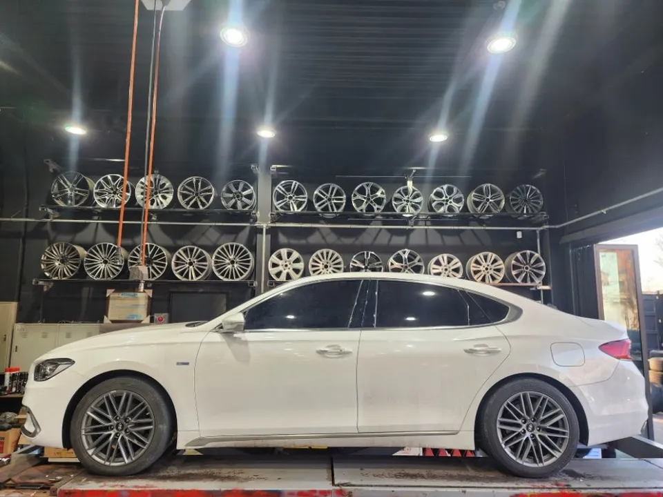 Hyundai Grandeur IGのホイールリペア・塗装事例 施工写真 3