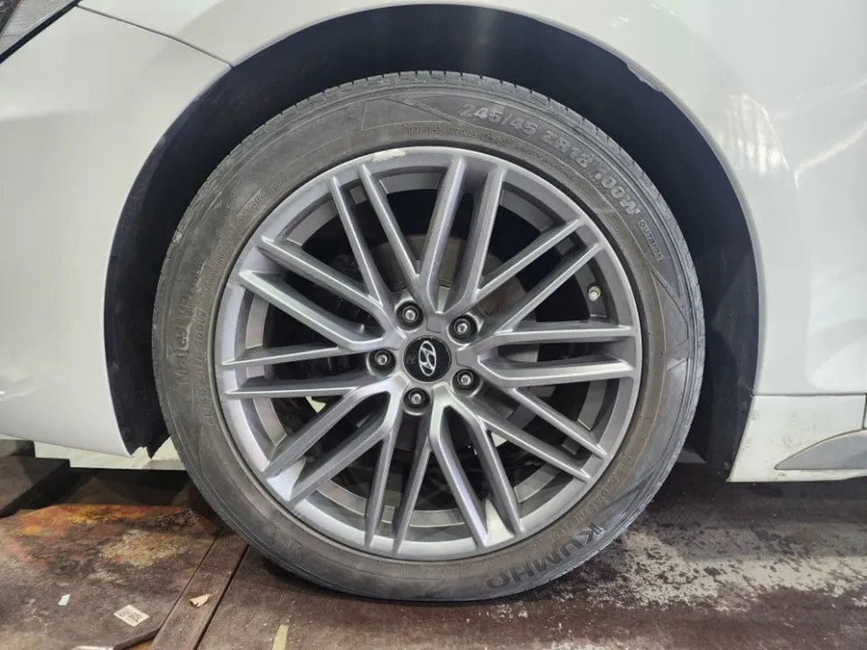 Hyundai Grandeur IGのホイールリペア・塗装事例 施工写真 4