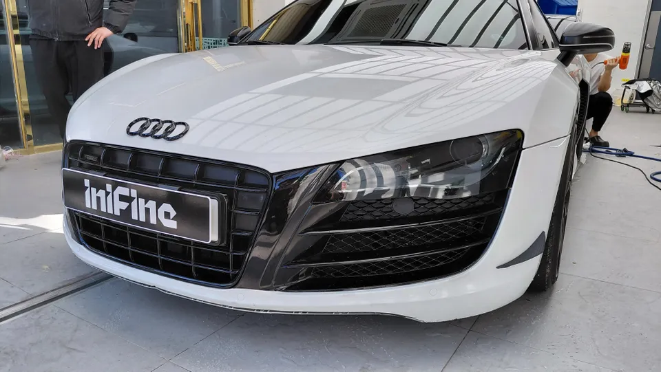 Audi R8のヘッドライトPPF施工事例｜費用目安と仕上がり 施工写真 2-3