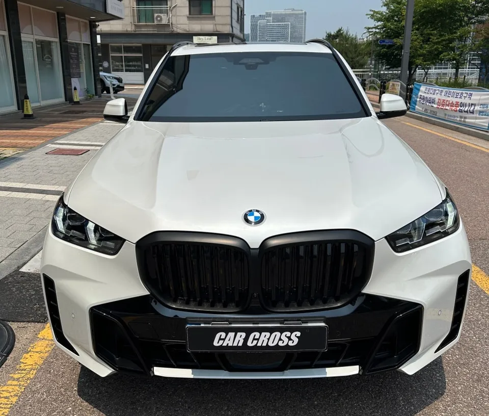 BMW X5 vinyl wrap installation result