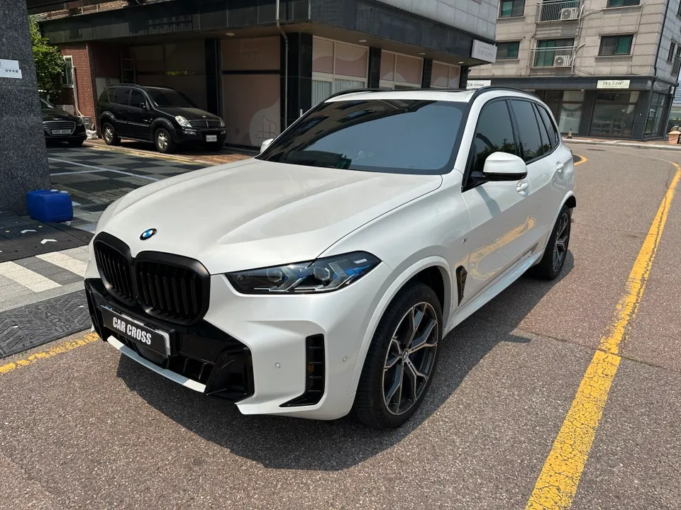 BMW X5 vinyl wrap - BMW X5 Vinyl Wrap Review: Real Carbon Interior Upgrade photo 2