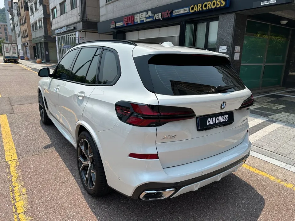 BMW X5 vinyl wrap - BMW X5 Vinyl Wrap Review: Real Carbon Interior Upgrade photo 4