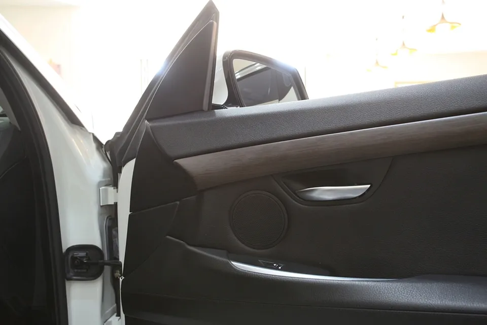 BMW 5 Series car audio - BMW 5 Series Car Audio Upgrade Review: Tweeter Addition photo 4