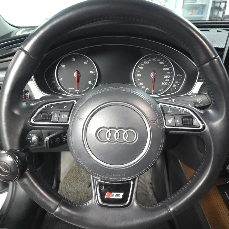 Audi A6 C7 steering wheel - Audi A6 C7 Steering Wheel Customization Review — Enhanced Interio photo 3