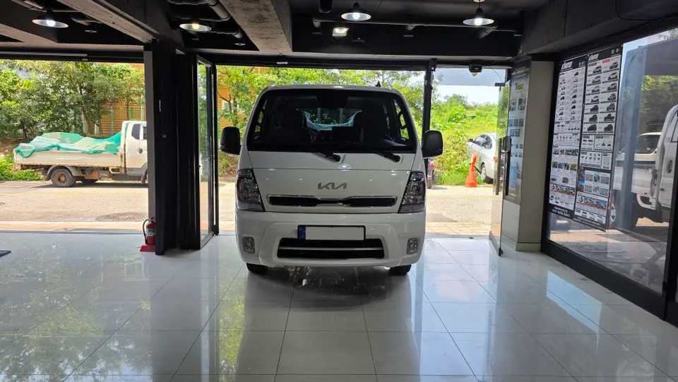 Kia Bongo 3 ambient lighting installation result