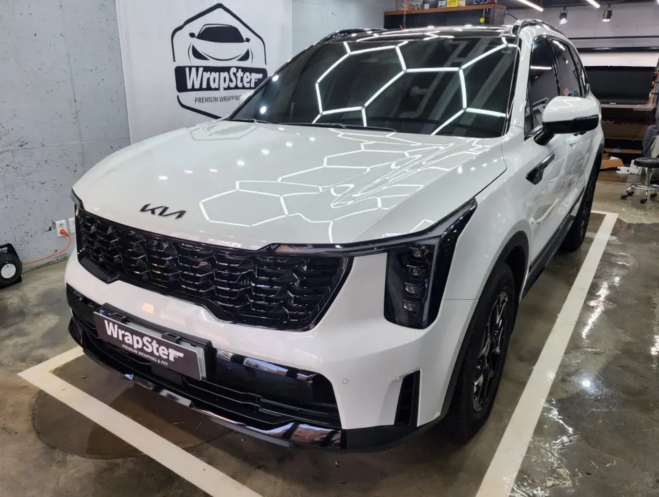 Kia Sorento MQ4 Vinyl Wrap Review — Flawless Chrome Delete