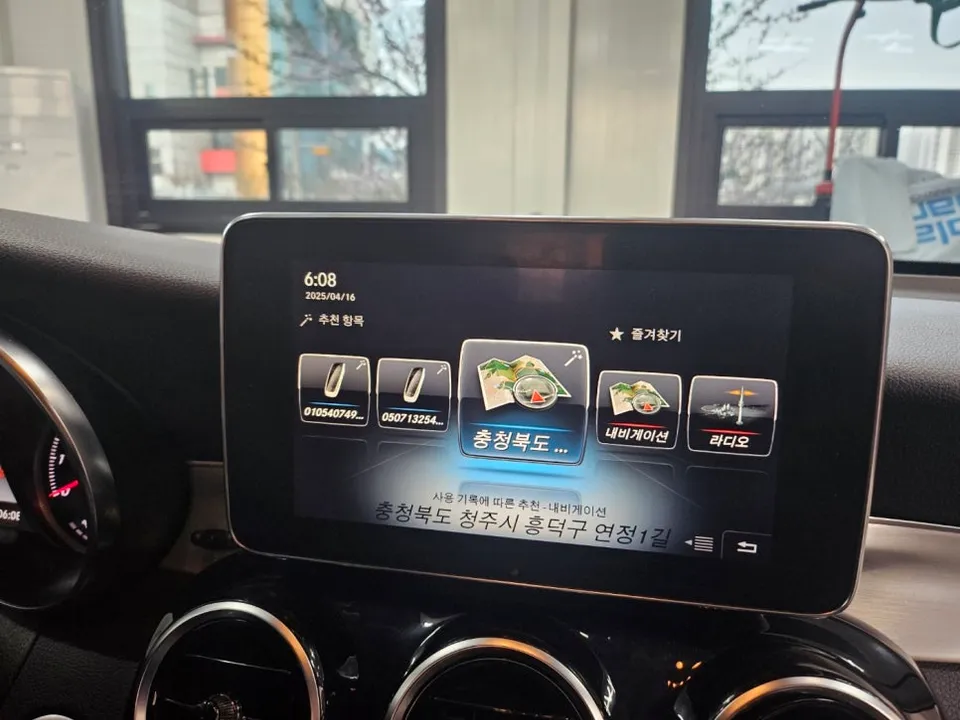 Mercedes-Benz GLCのAndroid Auto・CarPlay取付事例 施工写真 4-1