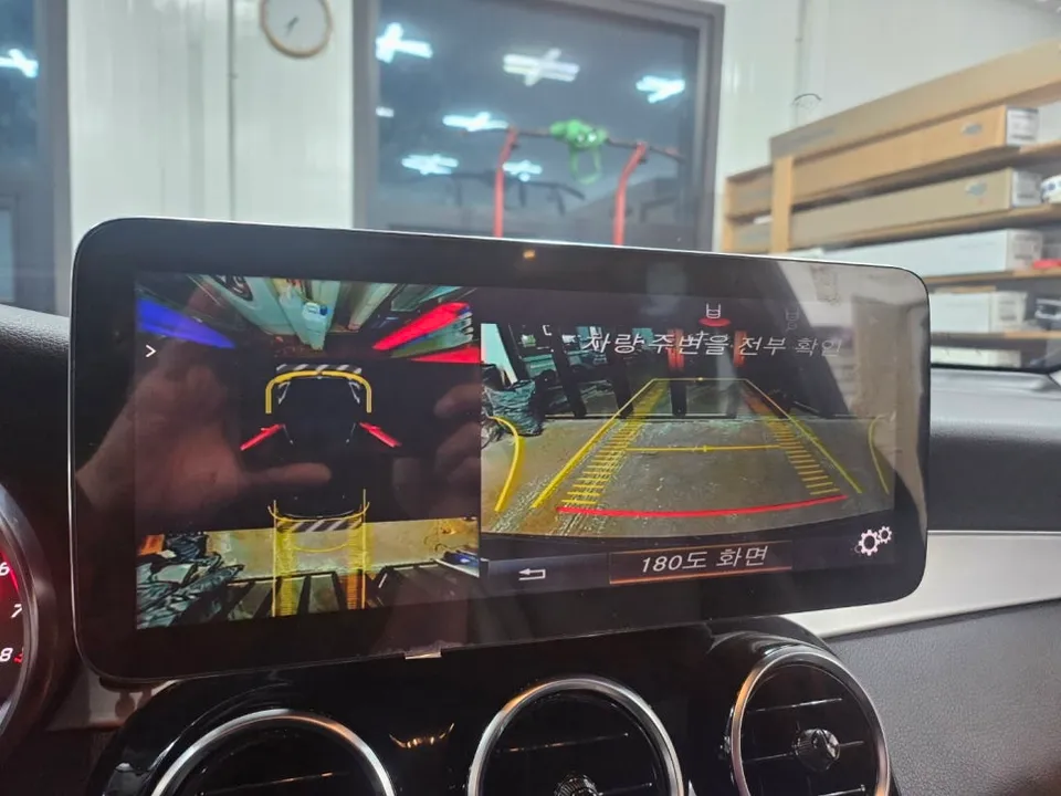 Mercedes-Benz GLCのAndroid Auto・CarPlay取付事例 施工写真 2-2