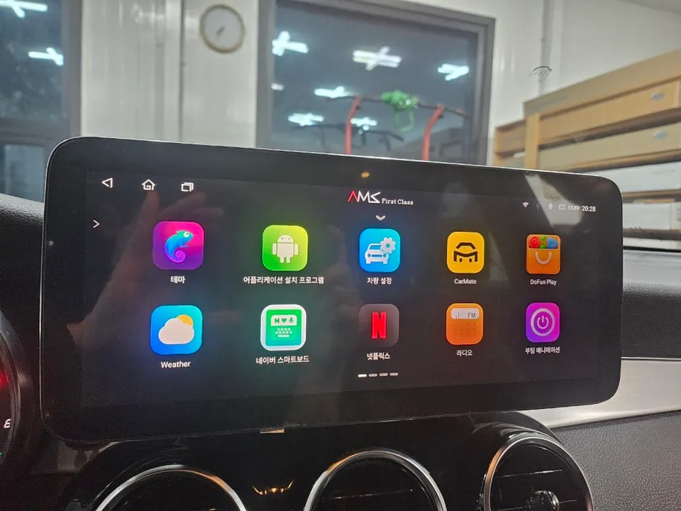 Mercedes-Benz GLCのAndroid Auto・CarPlay取付事例 施工写真 3-2