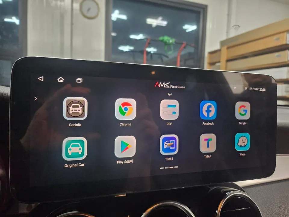 Mercedes-Benz GLCのAndroid Auto・CarPlay取付事例 施工写真 4-2