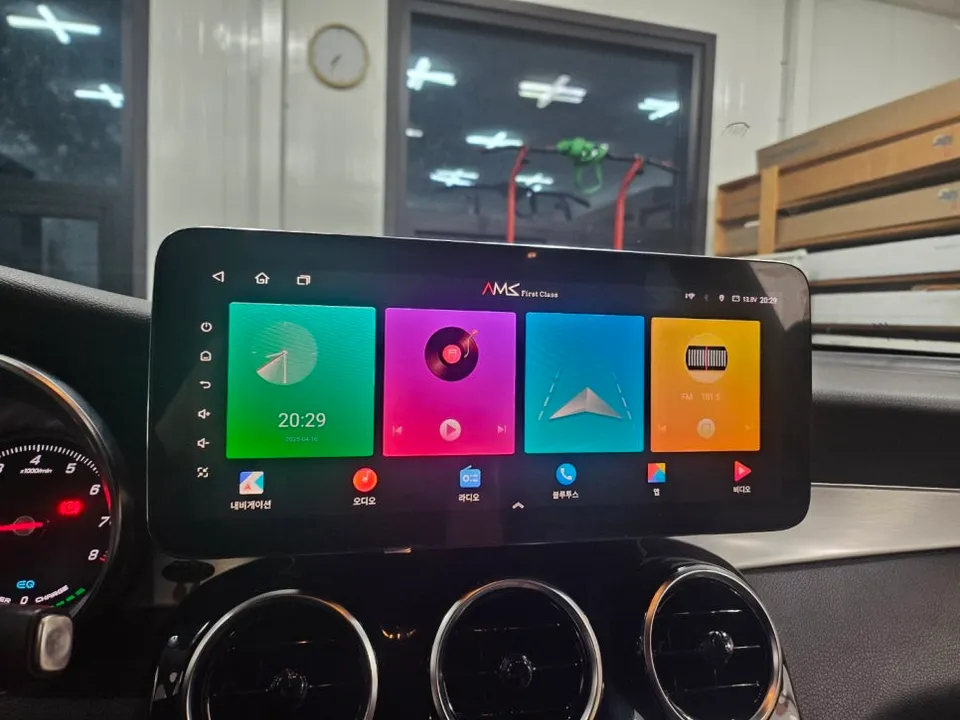 Mercedes-Benz GLCのAndroid Auto・CarPlay取付事例 施工写真 1-3