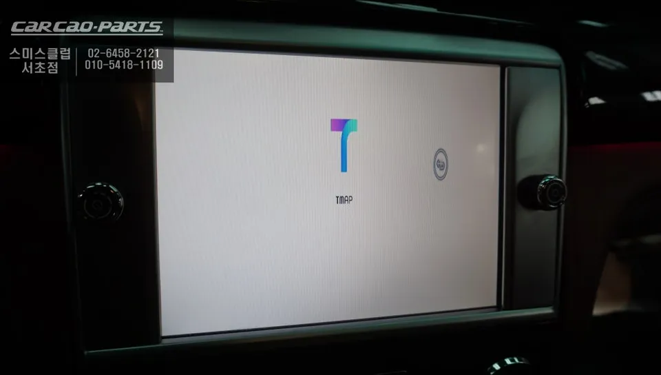 MaseratiのAndroid Auto・CarPlay取付事例 施工写真 1-2