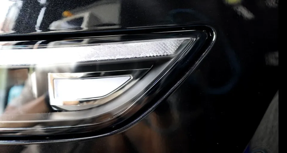 Genesis G80のPPF施工事例|費用目安と仕上がり 施工写真 3-1